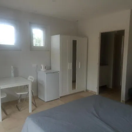 Dormir En Beaujolais - Studio Pour 2 *